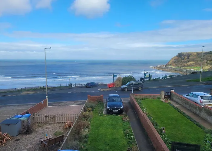 Sea View Flat 4 Fast Wifi & Free Parking